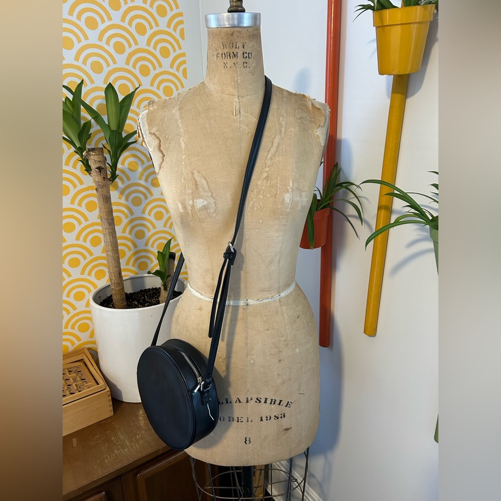 Circle Black Cross Body bag